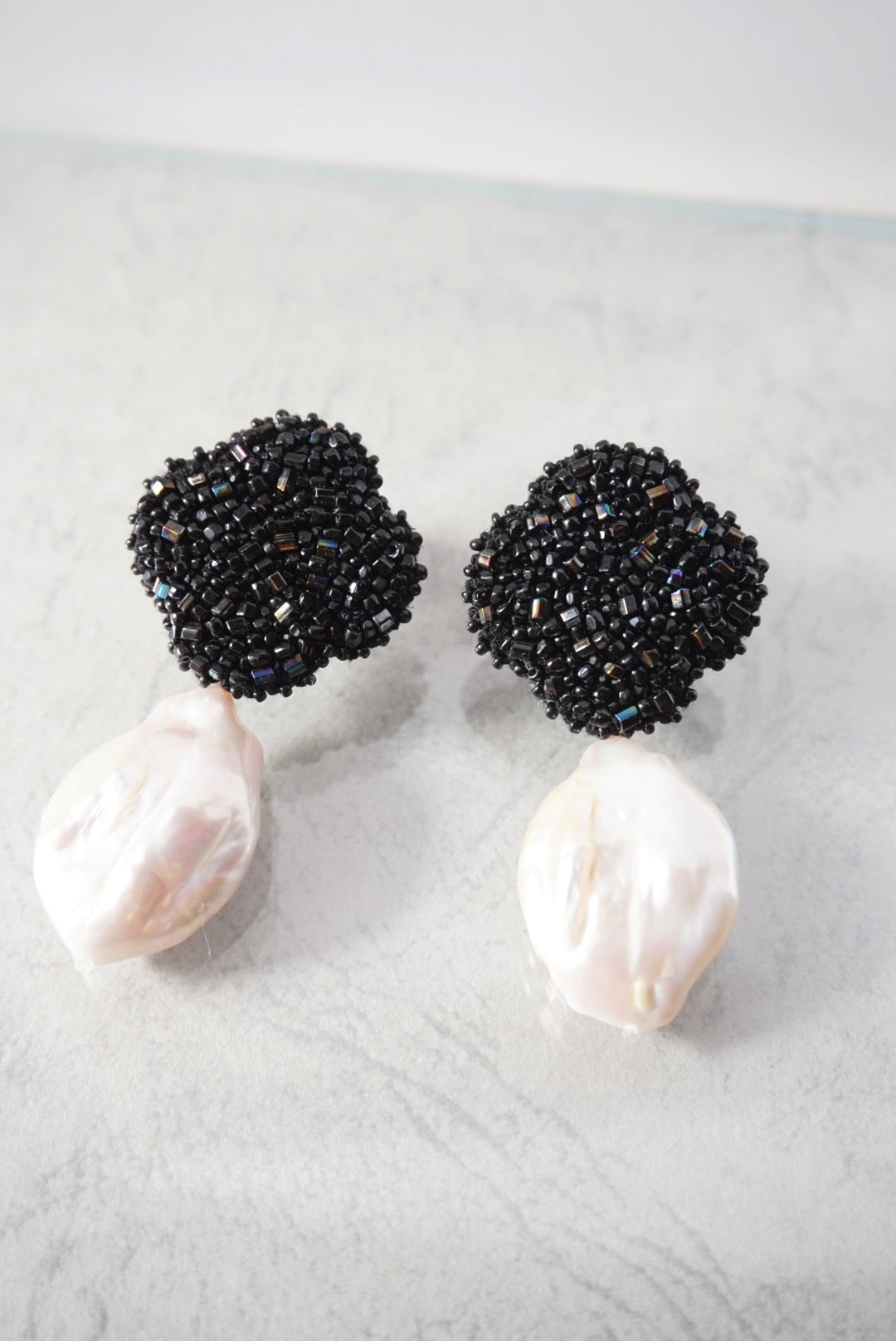 【 jet black,flower ＋pearl】pierced-earrings