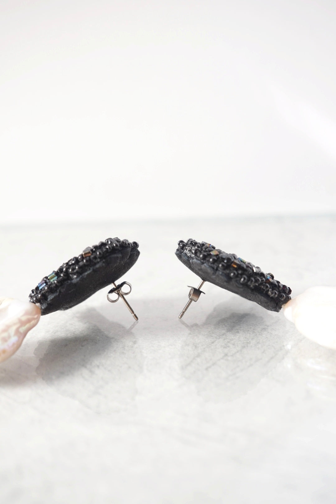 【 jet black,flower ＋pearl】pierced-earrings