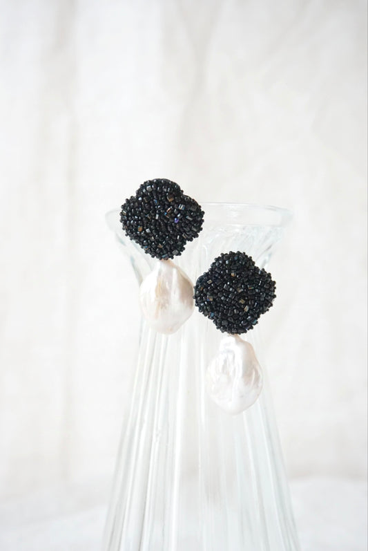 【 jet black,flower ＋pearl】pierced-earrings